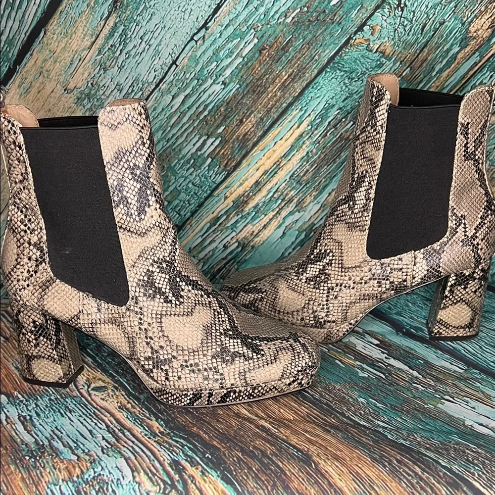 *French Connection Womens Penny Chelsea Boots Snake 8.5 Truffle Leather